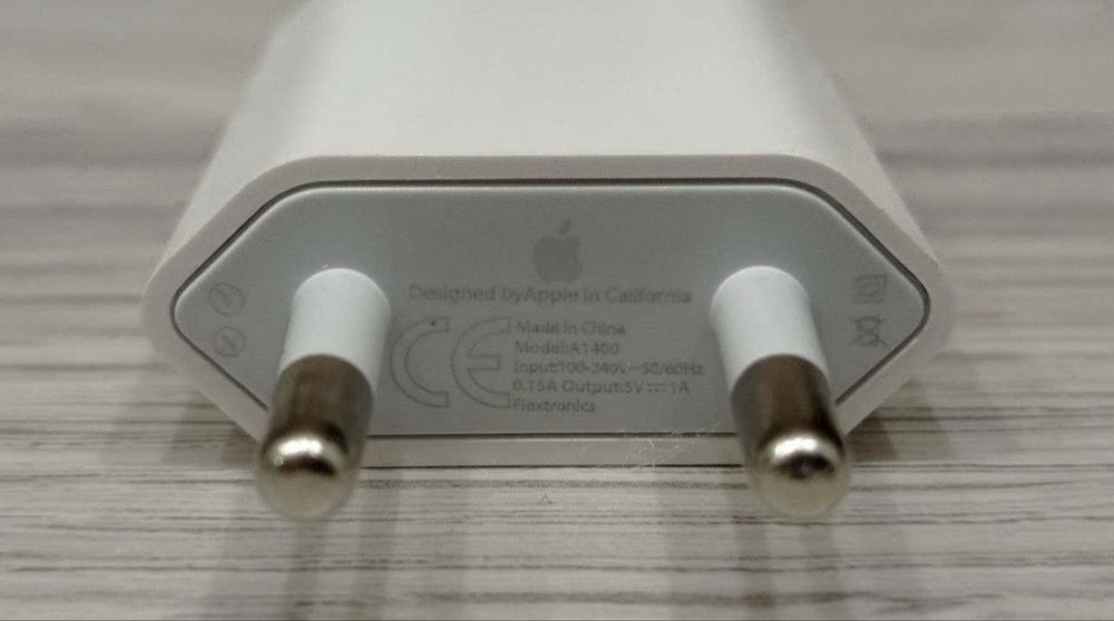 Адаптер питания Apple A1400