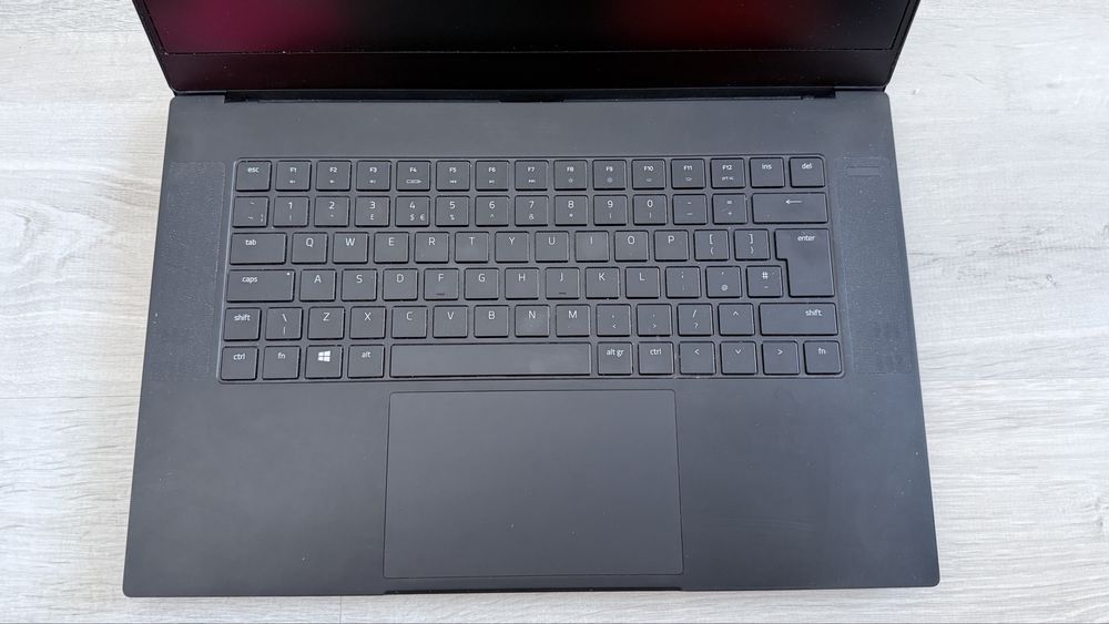 Razer Blade 15 RTX GTX 1060 Max-Q Intel Core i7-8750H 2.20GHz 16GM RAM