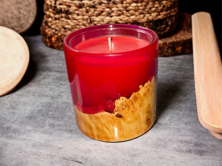 Ръчно изработени свещници от дърво и смола – за уют и атмосфера