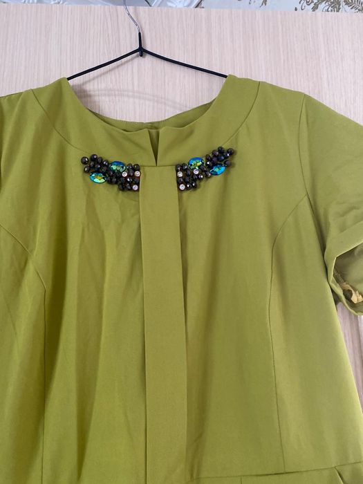 Көйлек жасыл түсті