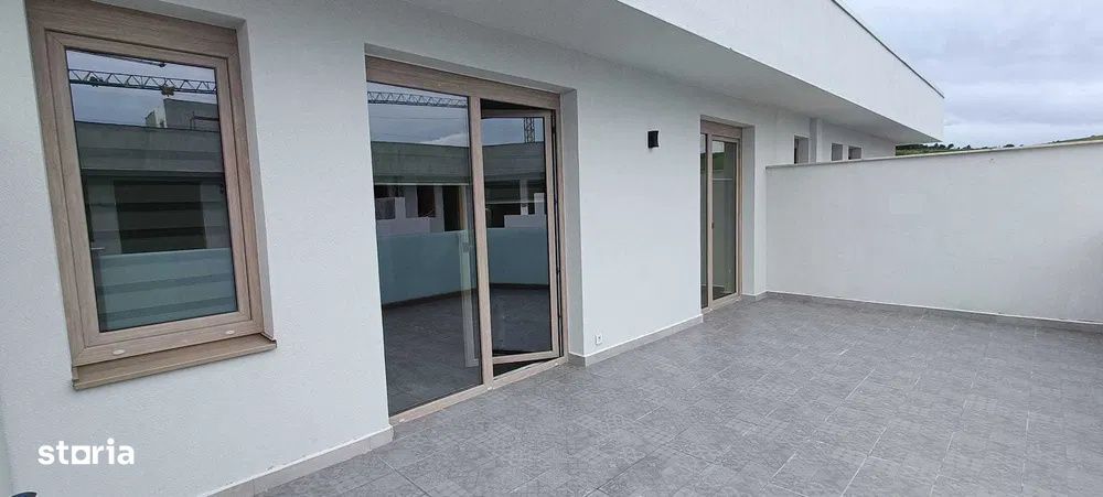 Apartament de 2 camere, decomandat, 40 mp., terasa 25 mp., zona zavoai