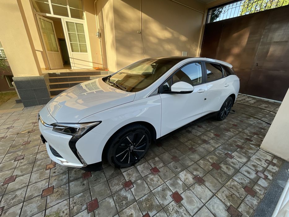 Своя машина в отличном состоянии buick velite 6