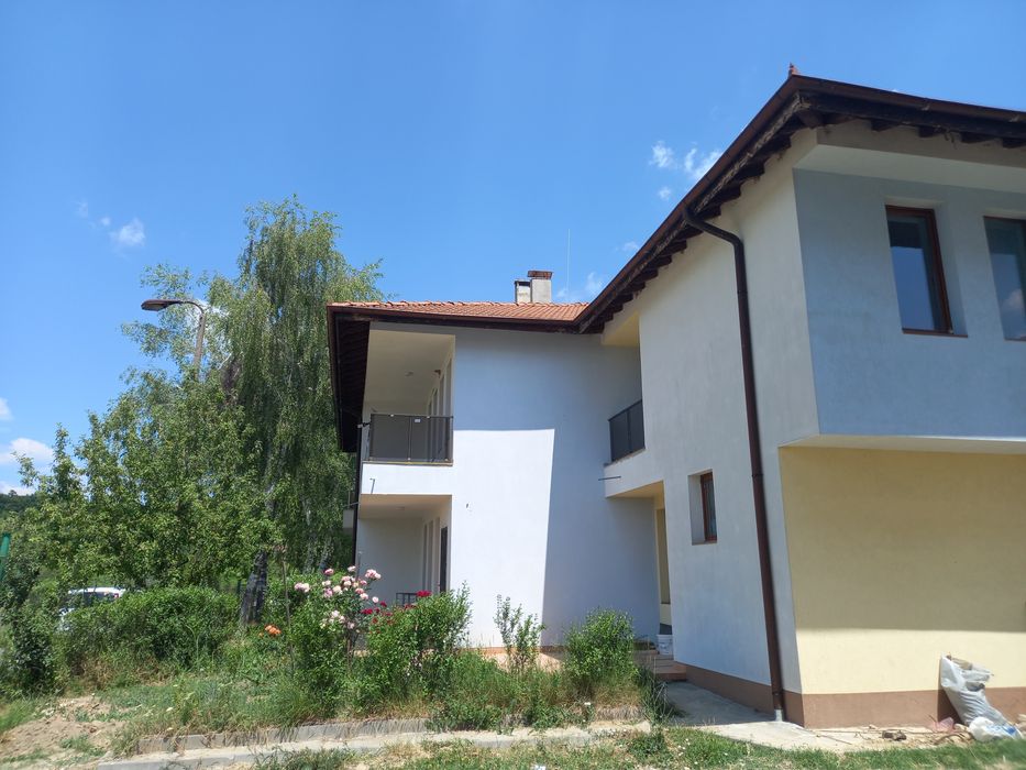 Къща  новопостроена в района наТрявна