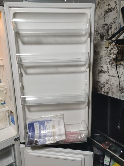 Холодильник сотилади