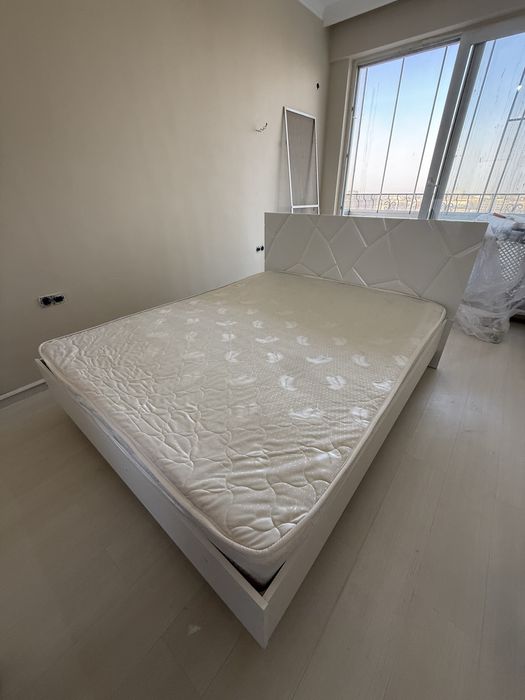 Двухспальная кровать