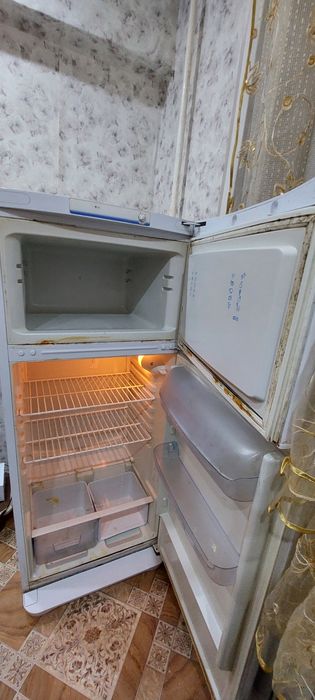 Продам холодильник Indesit. За 50000.