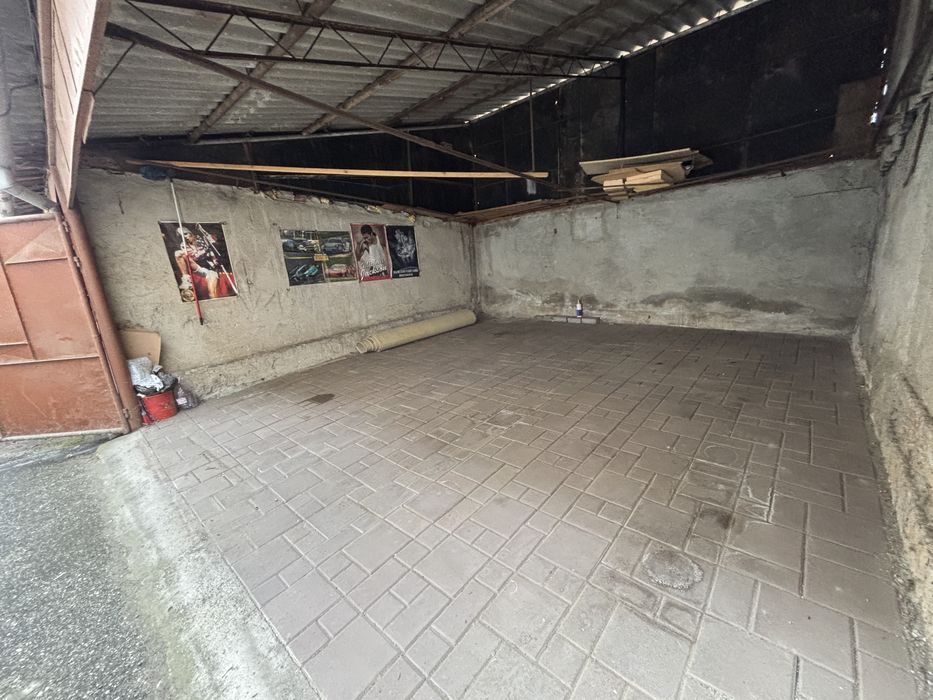 Vand garaj in cetate, zona mercur