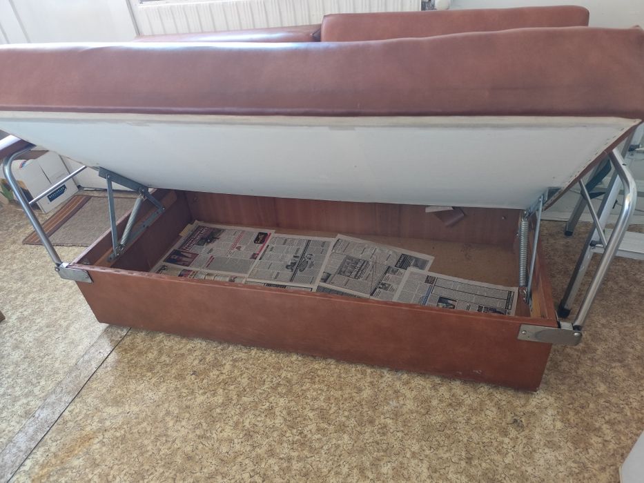 Диван двуместен винил, скрин и tv шкаф