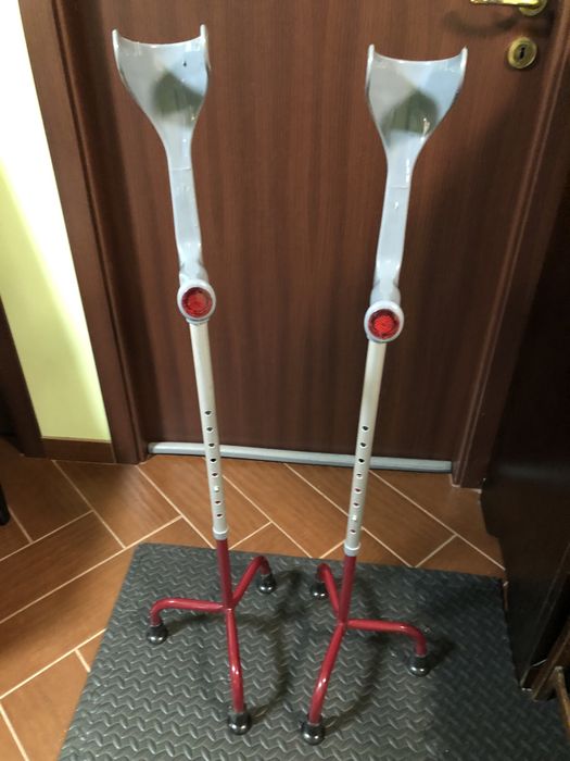 Bastoane reglabile cu sustinere