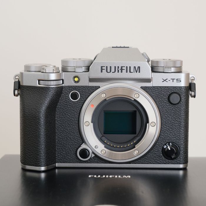 Fujifilm X-T5 body, ca nou, 2925 cadre, full box