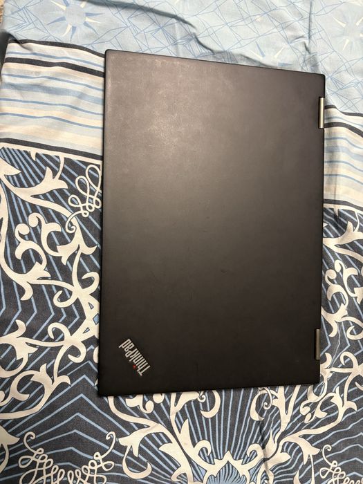 Leptop lenovo cu ecran cu touch