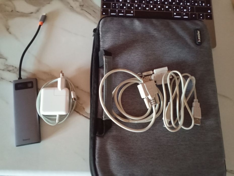 Macbook 2016 12inch core7 sotiladi