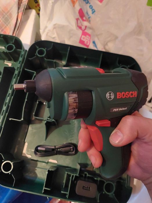 Bosch винтоверт със приставки за гипсокартон и други.