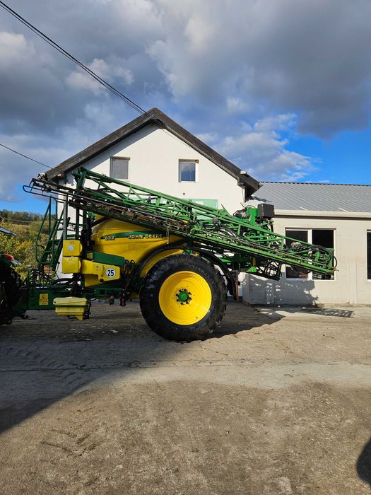 Met erbicidat tractat John Deere 832