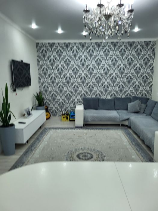 Продам два дома на одном участке в 5 соток.