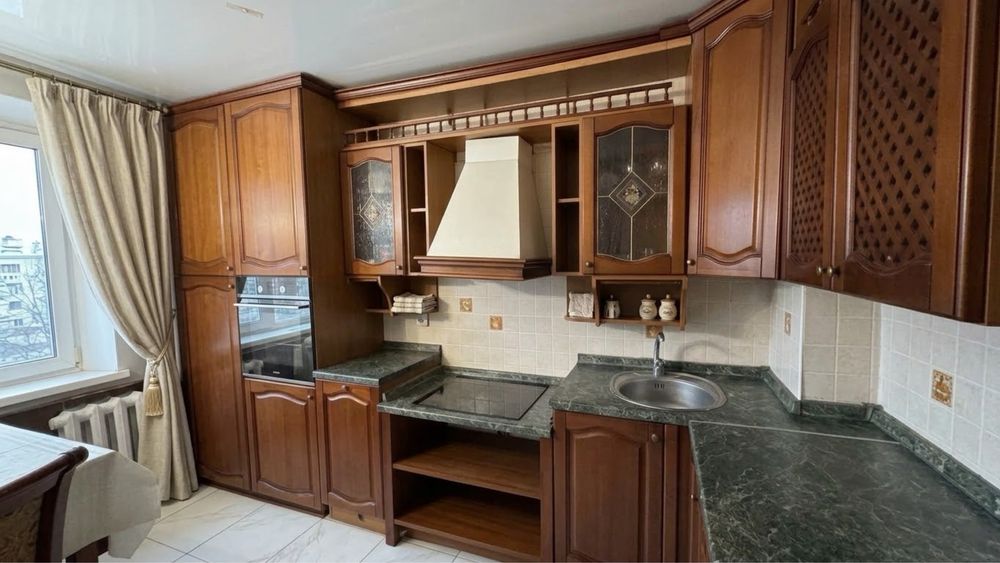 Продам качественную кухонную гарнитуру