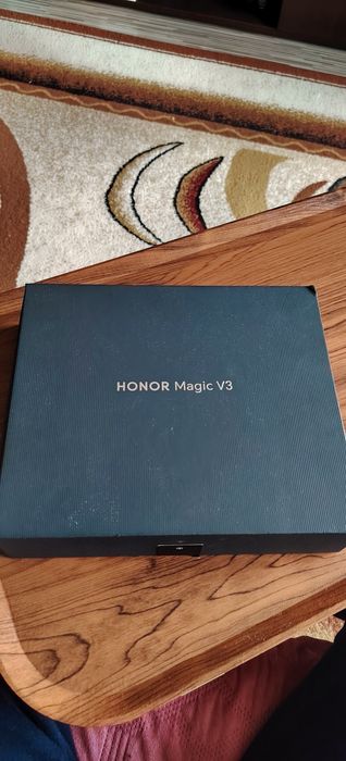 Vând Honor Magic V3
