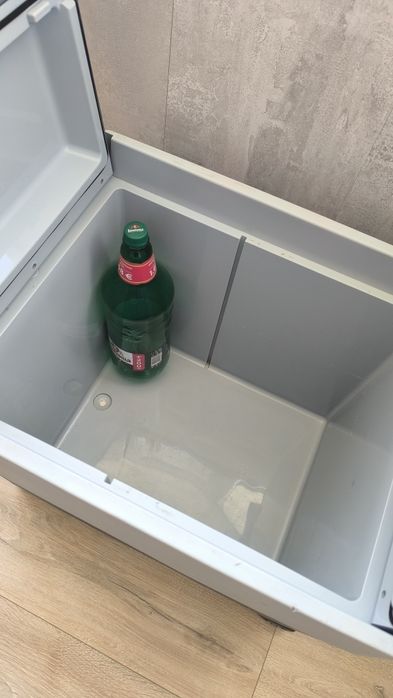 Комбинирана хладилна чанта Mobicool W48 12/220 волта 48 литра .