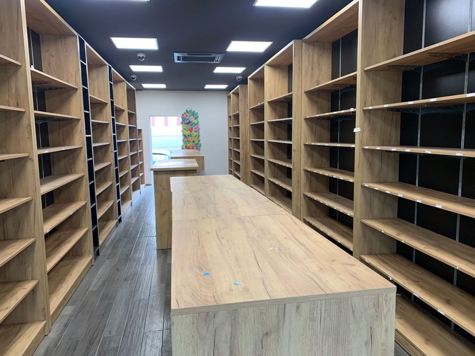 Цялостно оборудване за магазин- стелажи в 3 размера и щанд/каса