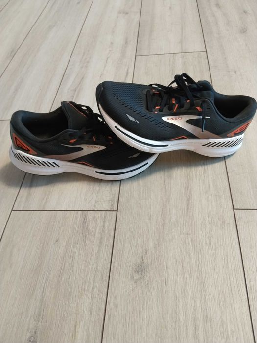 Brooks adrenaline GTS 23