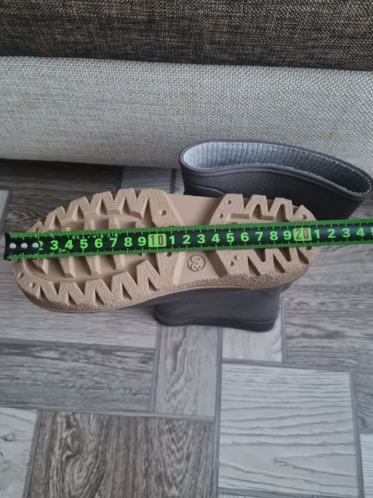 Продам резиновые детские сапоги