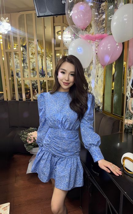 Короткое платье с цветочками