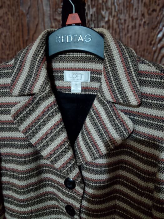 Костюмы и пиджаки женские р.50-52