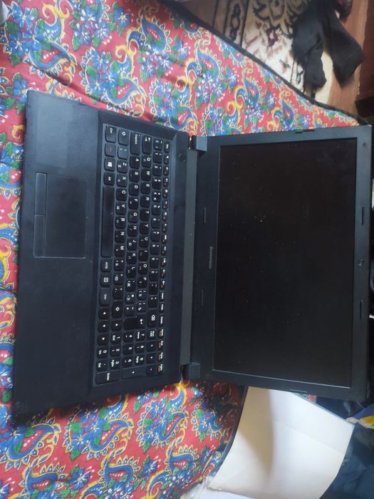 Noutbuk B50-30 sotiladi srochna kami bor