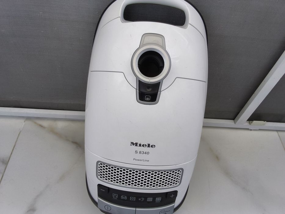 Aspirator cu fir  miele