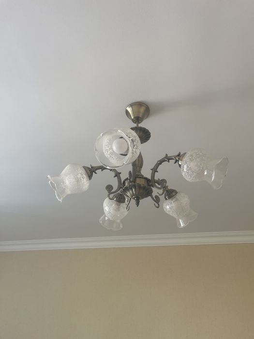 Продам люстру. Люстра в отличном состоянии.