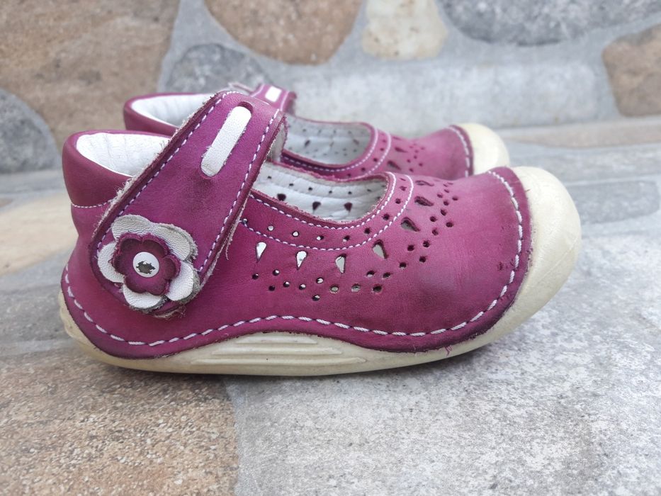 Бебешки затворени обувки vicco