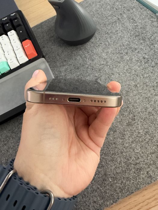 Apple iPhone 16 Pro 256 ГБ | Desert Titanium