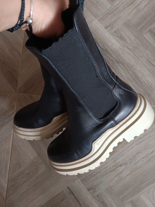 Боти от естествена кожа