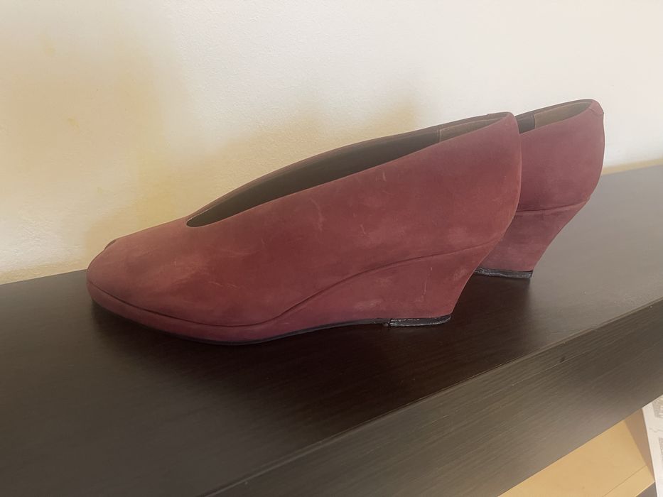 Pantofi italieni La Regina din piele întoarsă, niciodata purtati, mar 38
