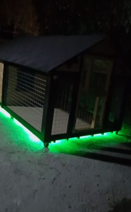 Будка, дом, вольер для собак и кошек