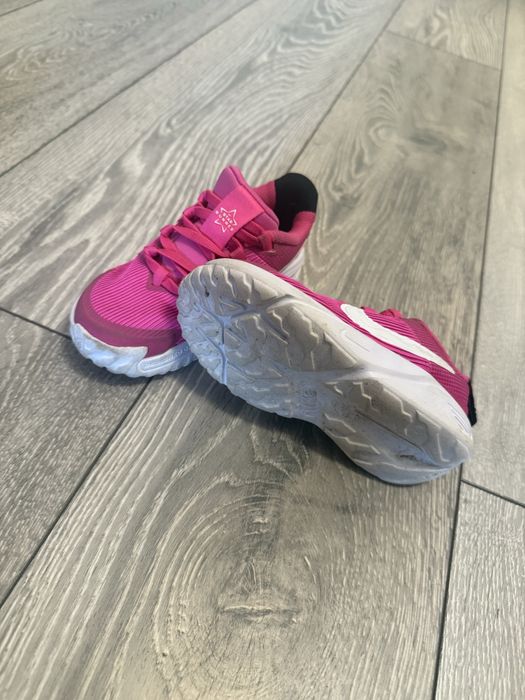 Adidasi Nike copii roz marimea 26