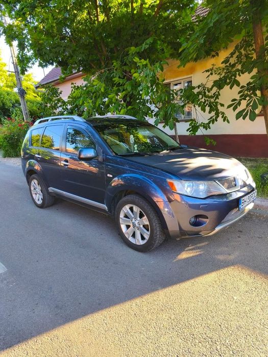 Mitsubishi Outlander 4x4, 7 locuri, WEBASTO, full echipare