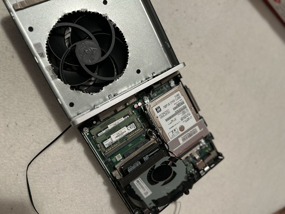 Mini PC HP 705 g4 ryzen 2400g placa video Vega 11 32GB 2TB ssd 1TB HDD