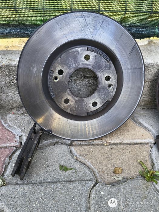 Discuri frână și plăcute ssangyoung Tivoli . 30000 km in stare f buna