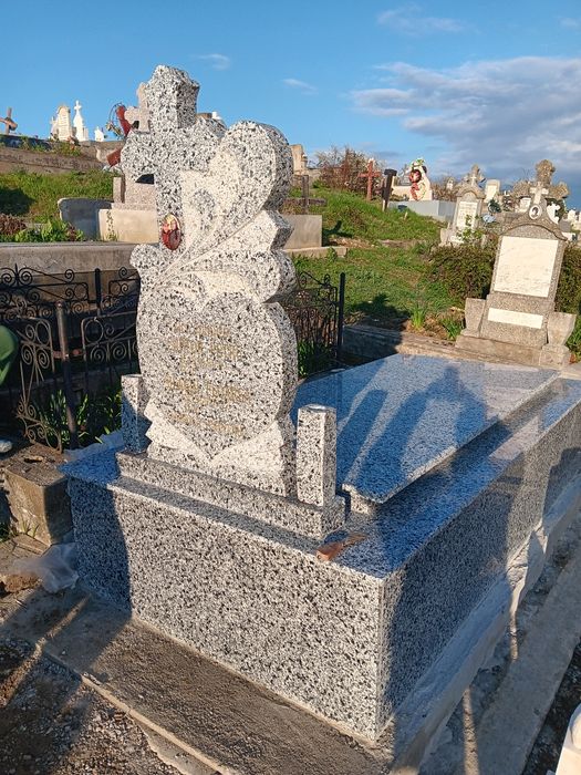 Placări morminte