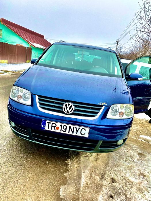 Vând Volkswagen Touran