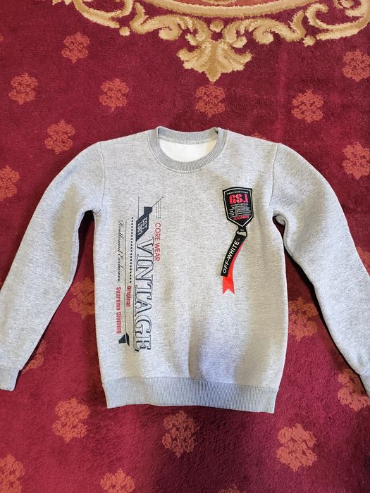 Детски жемперлар сотилади