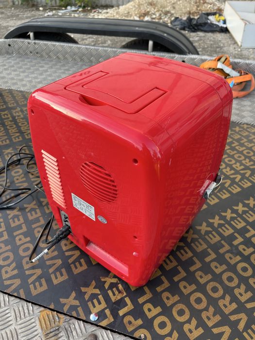 Малак Хладилник за кола на 12V и на 220V