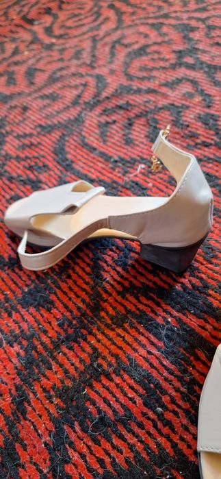 Продам босоножки  женские