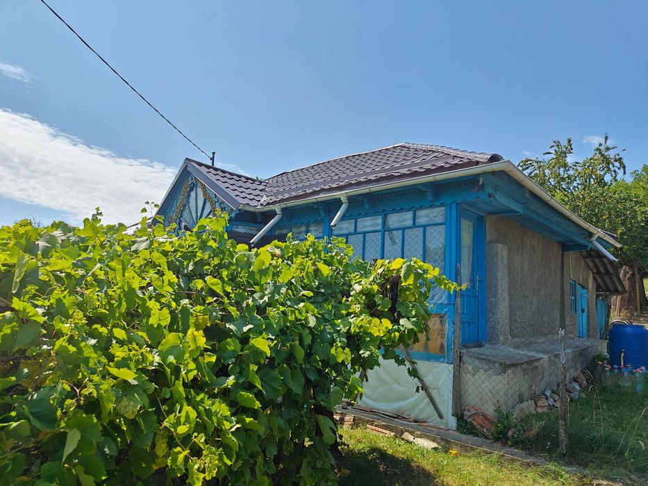 casa  de locuit si  cu teren