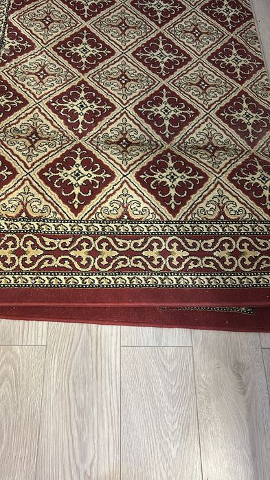 Продам плитку, ковер , срочно