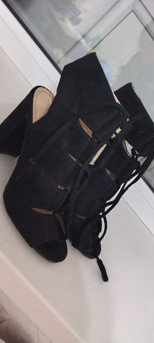 Женские босоножки