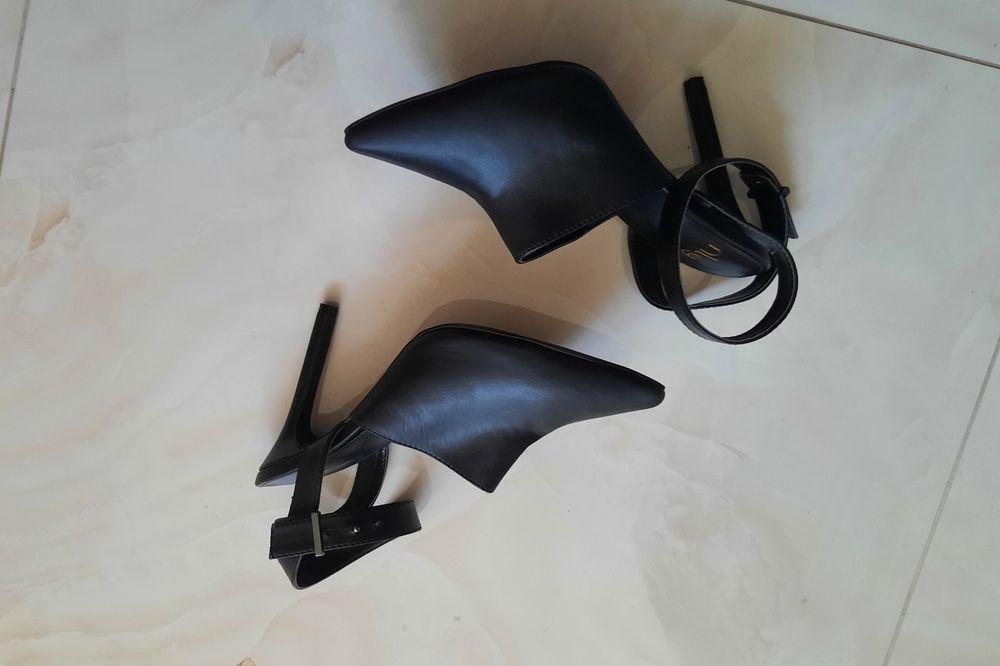 Levi's, BCBG Max Azria, Wrangler, Vagabond  и NLY сандали и боти 38 н