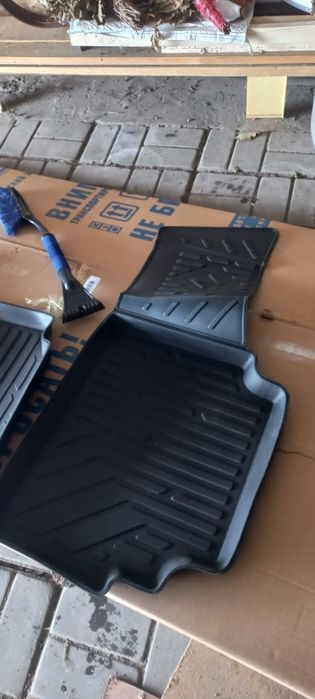 Продам коврики в салон