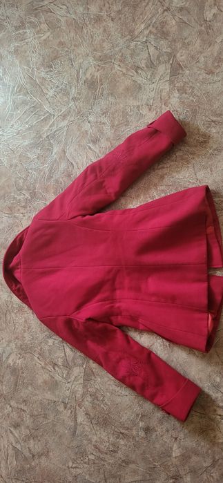 Продам пальто малиновое